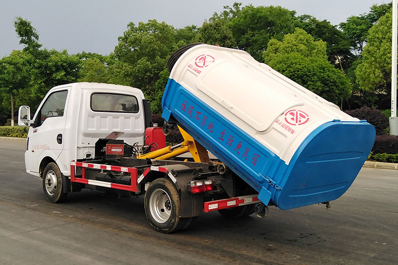 東風(fēng)途逸勾臂垃圾車 3方生活垃圾箱