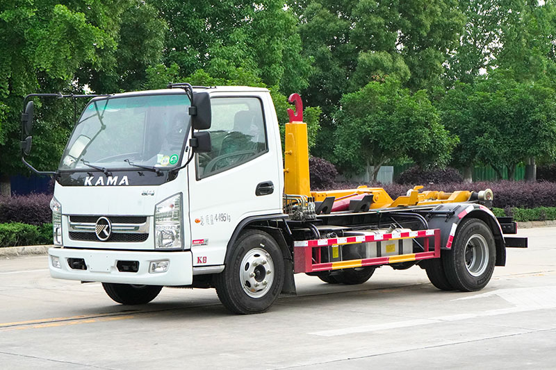 凱馬套臂垃圾車 5方生活垃圾箱