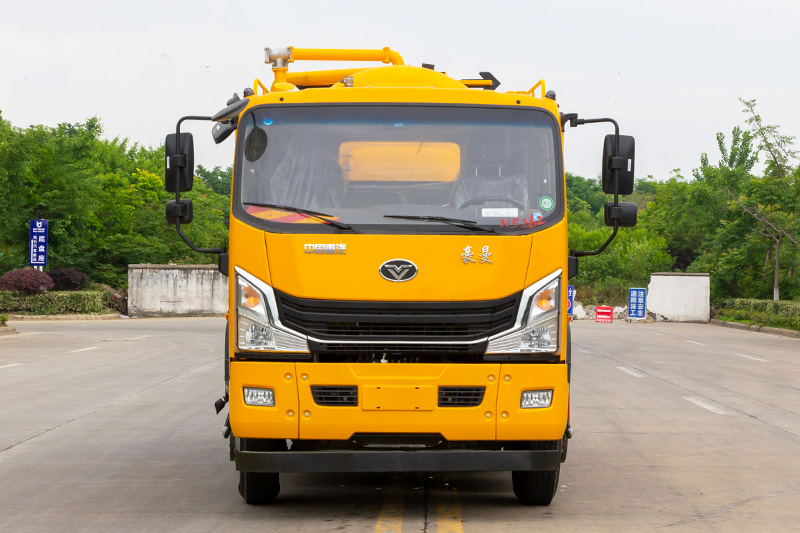 重汽豪曼清洗吸污車（水箱邊掛）4方清水箱9方污水箱