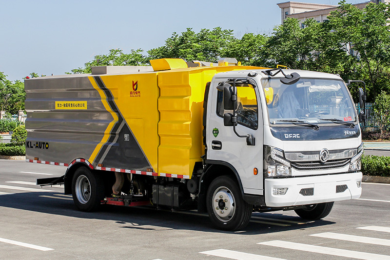 東風(fēng)大多利卡中置吸塵車  6方垃圾箱 1.5方清水箱