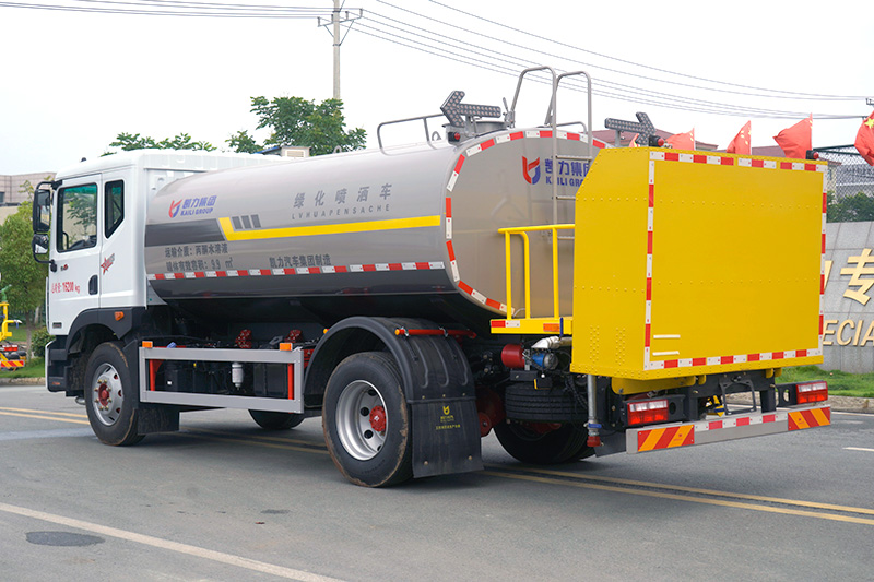 東風(fēng)D9多功能防撞緩沖車